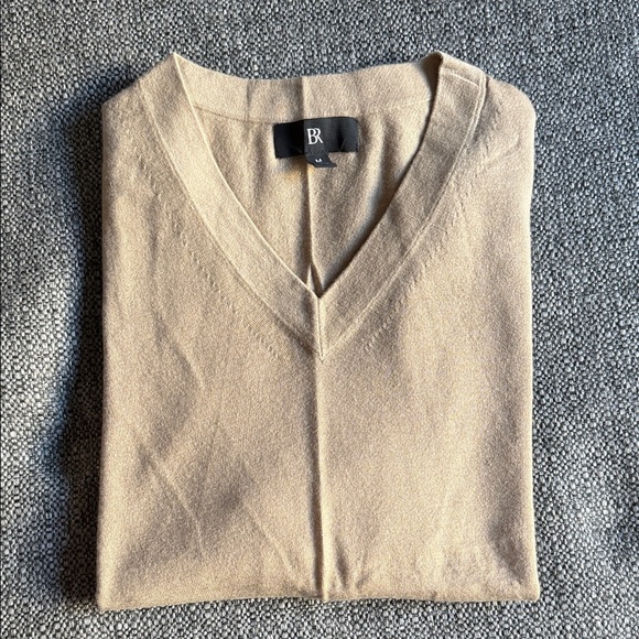 Banana Republic Men's Beige V-Neck Sweater